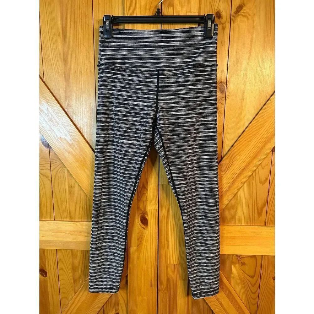 Zyia Aztec Adrenaline 7/8 Activewear Leggings Balck White Pattern Size 4 (8910)